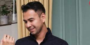 Dikenal Tajir Raffi Ahmad Makan Sahur di Pinggir Jalan, Lihat Makanannya
