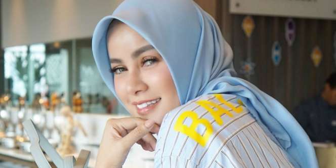 Berhijab, Penampilan Olla Ramlan Tak Ada yang Berbeda