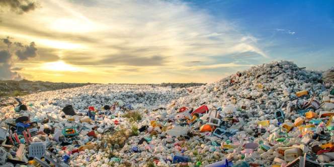 Malaysia Kembalikan 3.300 Ton Sampah Plastik ke Negara Asalnya