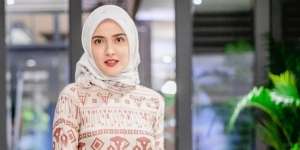 Bukber dengan Ayah Muslim, Shandy Aulia Cantik Berhijab