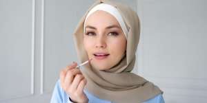 10 Cara Mengatasi Bibir Hitam, Ladies Wajib Tahu!