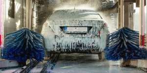 Begini Cara Pemilik Mobil Nikmati Cuci Mobil Gratis