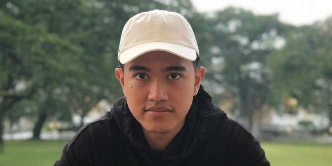 Gaya Kaesang Pakai Kalung dan Gelang Emas Segede Rantai Kapal