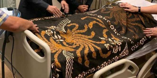 Kain Batik Hitam Penutup Jenazah Ani Yudhoyono Disiapkan untuk Seragam Lebaran