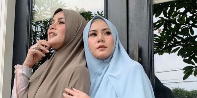 Deretan Gaya Selebriti Ketika Sholat Ied