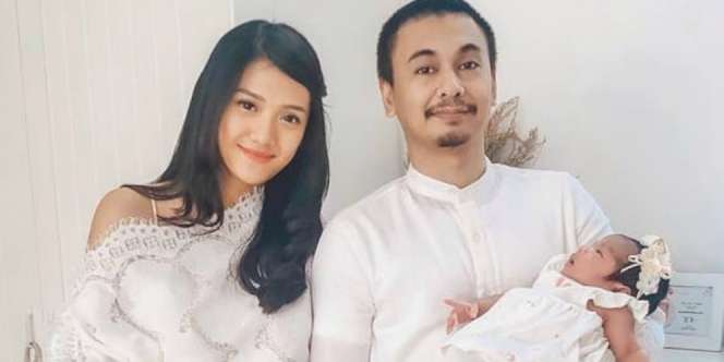 Sebulan Disembunyikan Inilah Wajah Putri Raditya Dika, Mirip Siapa?