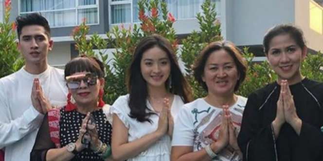 Natasha Wilona Silaturahmi ke Rumah Verrel, Busananya Bikin Salfok
