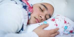 Alasan Hapus Makeup Sebelum Tidur Harus Jadi Kebiasaan