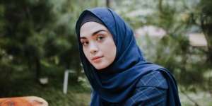 Pesona Vebby Palwinta yang Bercadar, Bak Bidadari!