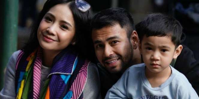 Nagita Slavina Pakai Syal Liburan ke Bonbin, Harganya Bikin Leher Tercekik
