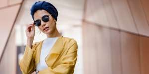 5 Tips Memakai Shrug untuk Ragam Momen