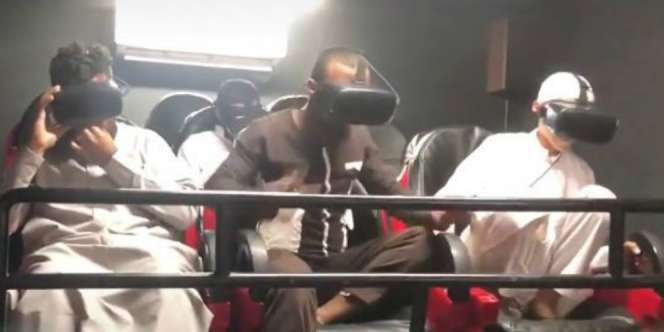 Coba Pertama Kali Teknologi VR, Reaksi Pria Ini Bikin `Auto-Ngakak`