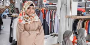 Tips Styling Busana Kerja untuk Wanita Bertubuh Gemuk