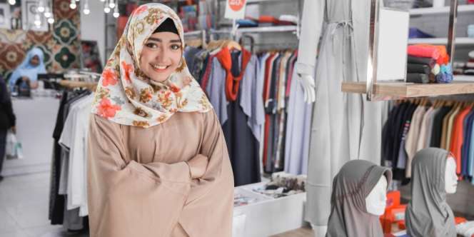 Tips Styling Busana Kerja untuk Wanita Bertubuh Gemuk
