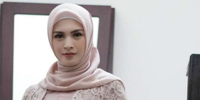 Cerita Donita Ditertawakan Pakai Baju `Gorden`