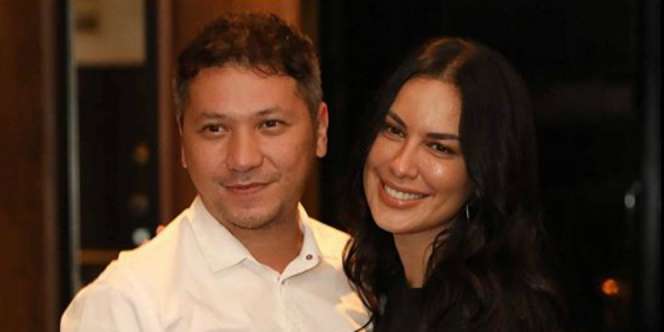 Sophia Latjuba Gandeng Tangan Seseorang, Gading Marten?