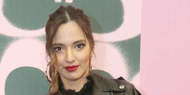 Gaya Nia Ramadhani di Lamaran Jedar-Richard Dikritik