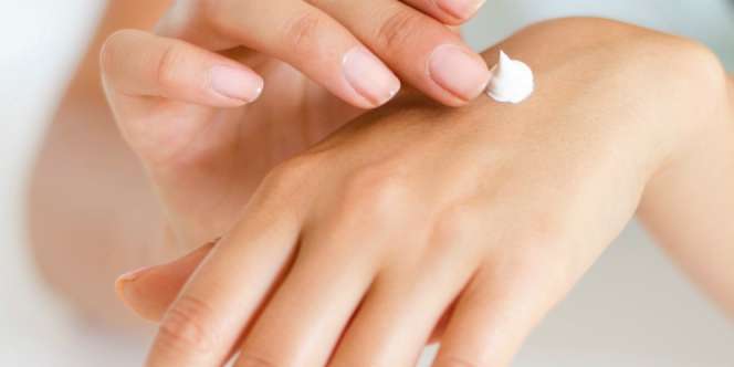 Ladies, Hindari Hand Sanitizer dan Lotion Sentuh Permukaan Mobil, Ini Bahayanya