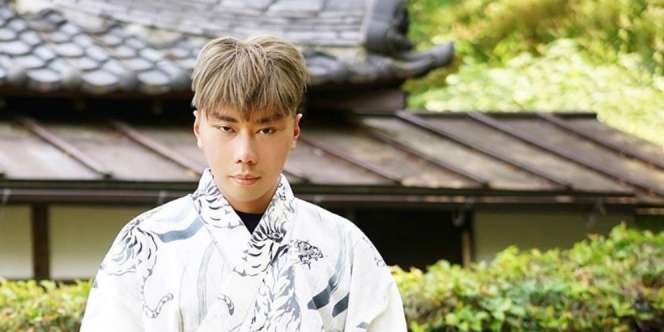 Liburan ke Jepang, Penampilan Unik Roy Kiyoshi Jadi Sorotan