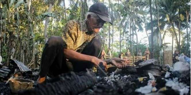 Sedihnya Kakek Ini, Rumahnya Terbakar Bareng Tabungan Umroh