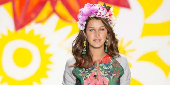 Foto Pamer Sepatu Dikritik Lecehkan Bendera, Supermodel Bella Hadid Minta Maaf
