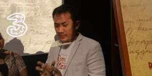 Hanung Bramantyo Nangis di Depan Pemain Bumi Manusia, Kenapa?