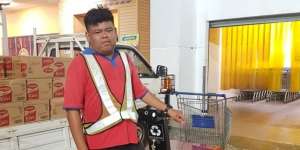 Belajarlah dari Pegawai Supermarket Ini, Dia Tunjukan Arti Kejujuran