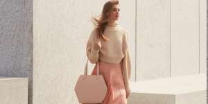 Dijual Rp7 Juta, Tas Ini Bisa Pesan Taksi dan Temukan Ponsel!