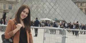 Dandanan Polos Ayu Ting Ting saat Ultah Jadi Sorotan