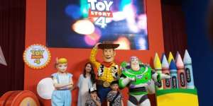 Serunya Mewujudkan Mimpi Bertemu Karakter Toy Story 4