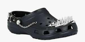 Wajah Baru Sepatu Crocs, Gaya Punk dan Lebih `Galak`