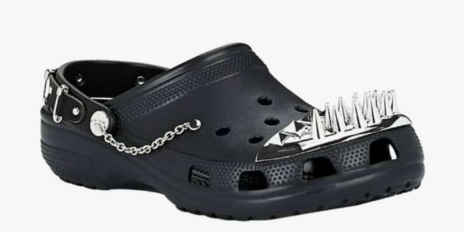 Wajah Baru Sepatu Crocs, Gaya Punk dan Lebih `Galak`