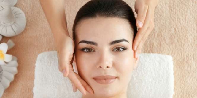 5 Area Titik Pijat Wajah yang Bikin Relax