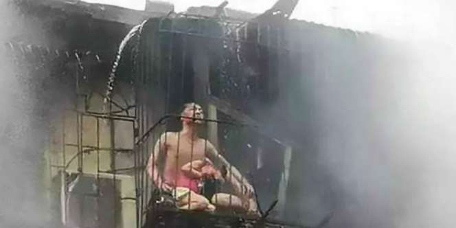 Cerita Heroik Orangtua Lindungi Anak dari Kebakaran