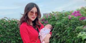 Momong Anak Pakai Daster, Anak Pertama Buka `Rahasia Mahal` Sarwendah