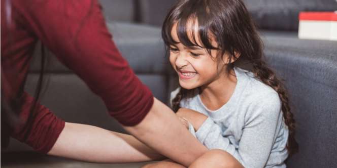 Hindari Kebiasaan Menggelitik Anak-anak, Ini Alasannya