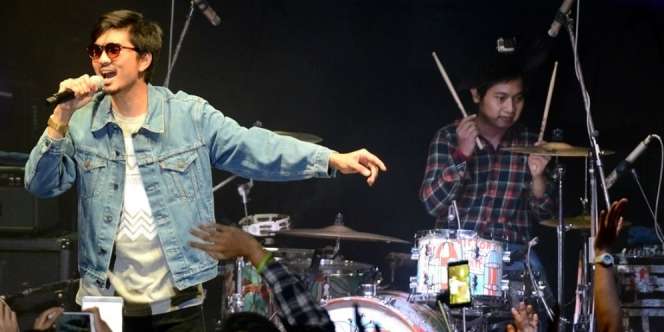 Lautan Manusia Penuhi Konser Sheila On 7 di PRJ