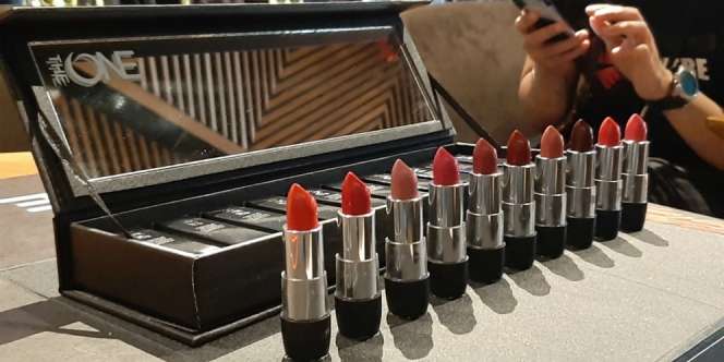 10 Warna Lipstik Super Creamy dalam Sekali Pulasan