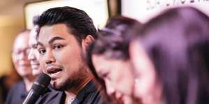 Diet Ketat Jelang Konser, Celana Ivan Gunawan Kedodoran
