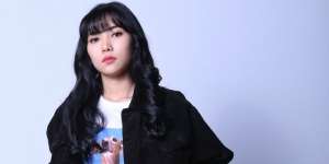 Makeup Natural Isyana Sarasvati untuk Siang dan Malam Hari