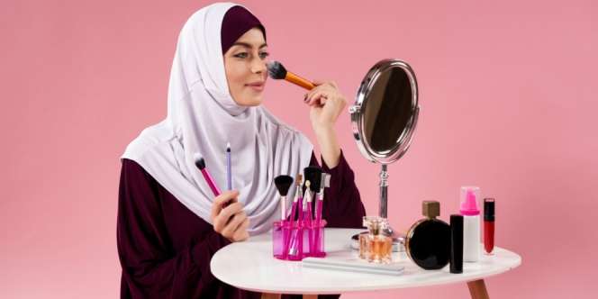 Bersolek Pakai Makeup Waterproof, Bagaimana Wudhunya?
