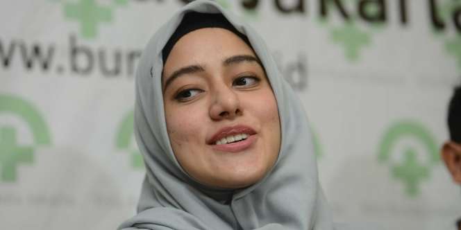 Tampil Sederhana Saat ke Mal, Tengok Harga Sepatu Fairuz