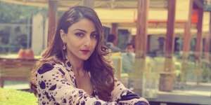 Inspirasi Busana Kerja dari Artis Bollywood untuk Cuaca Panas