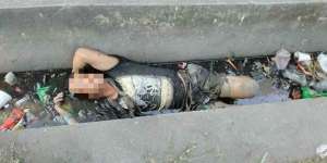 Tubuh Pria di Dalam Selokan Bikin Heboh, Saat Dicek...