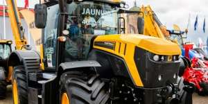 Top Speed Traktor Ini Bisa Bikin Pengemudi Ayla Melongok!