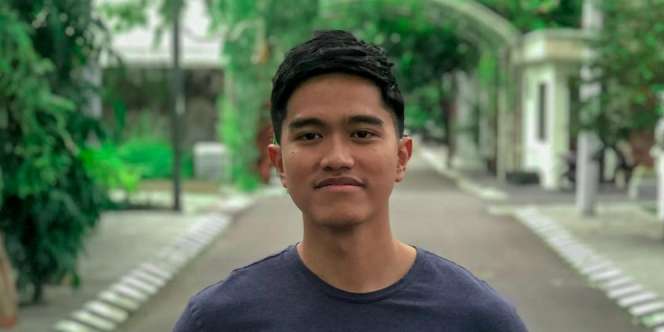 Respons Kaesang Lihat Foto Jokowi Diapit 5 Wanita