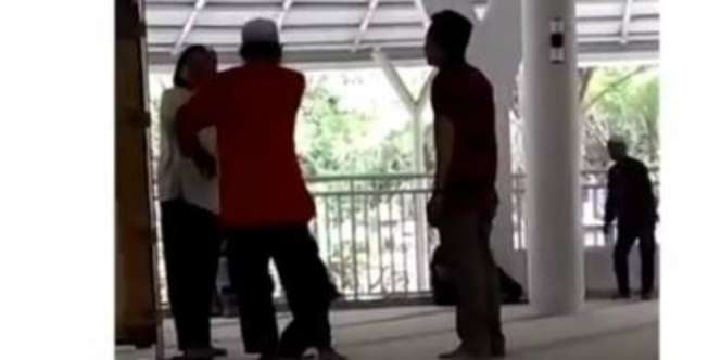 Viral, Video Wanita Masuk Masjid di Sentul Membawa Anjing