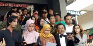Laporkan Galih Ginanjar, Fairuz A Rafiq Tak Bisa Bicara karena Tertekan