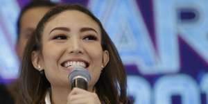 Bawa Tas Ratusan Juta, Ayu Dewi Pamer Perut Hamil 