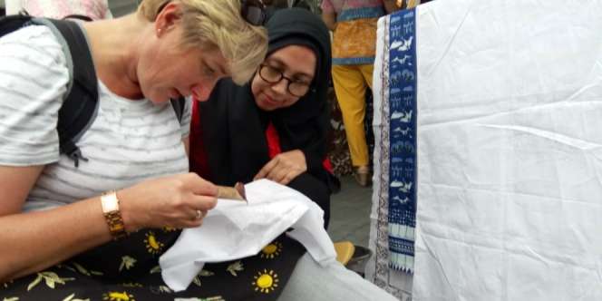 Batik Salak Condet Melenggang di Norwegia